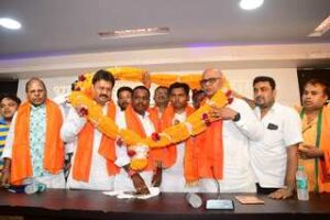 RJD Leader Gautam Yadav Joined BJP Along With Hundreds Of Supporters, OBC Morcha State President Balram Mandal Got Him The Membership
