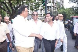 Adv. Ashish Shelar Unveils A Series Of Sculpture At Bandra West